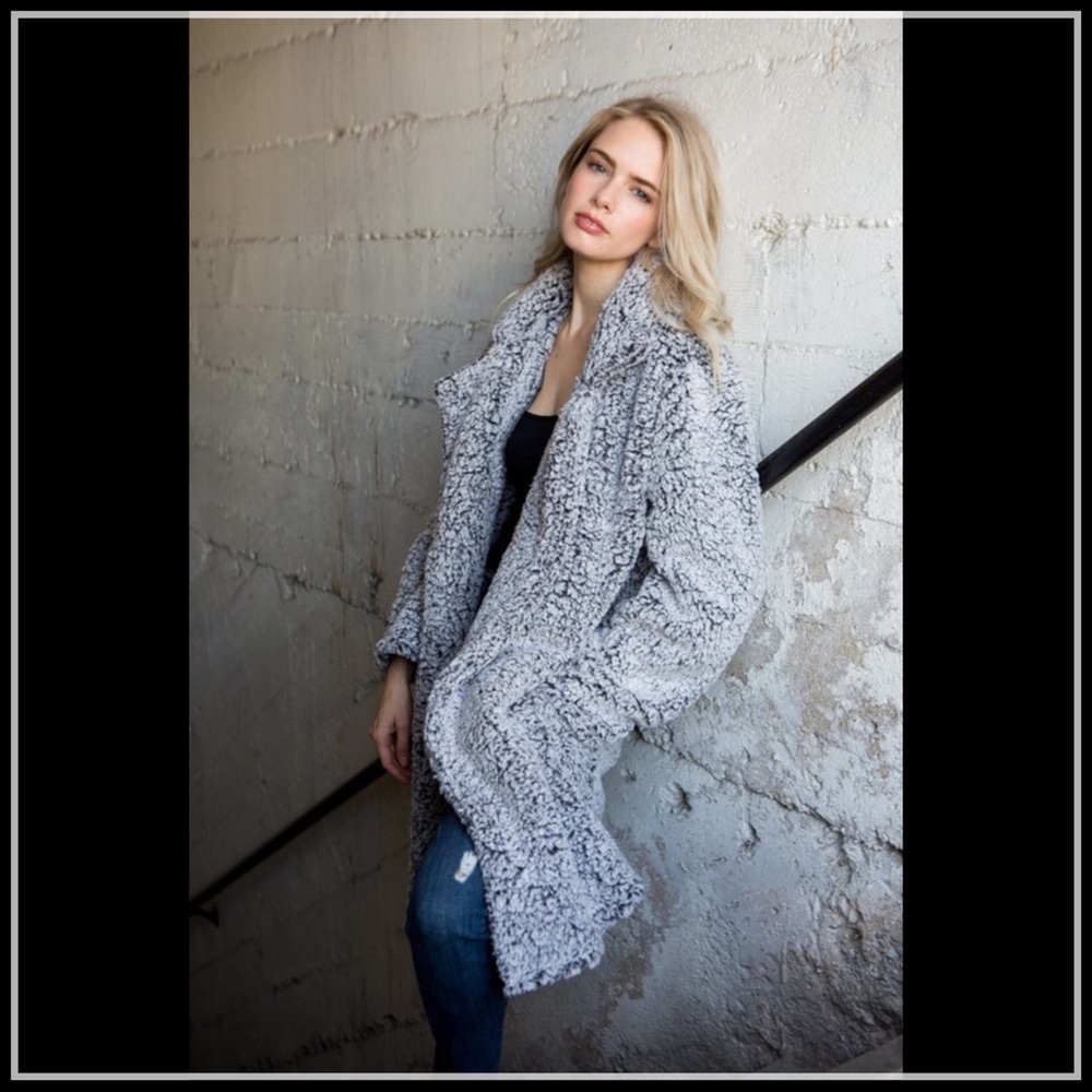 ❄️🆕5⭐️Soft Fuzzy Two-Tone Sherpa Coat - Picture 4 of 8